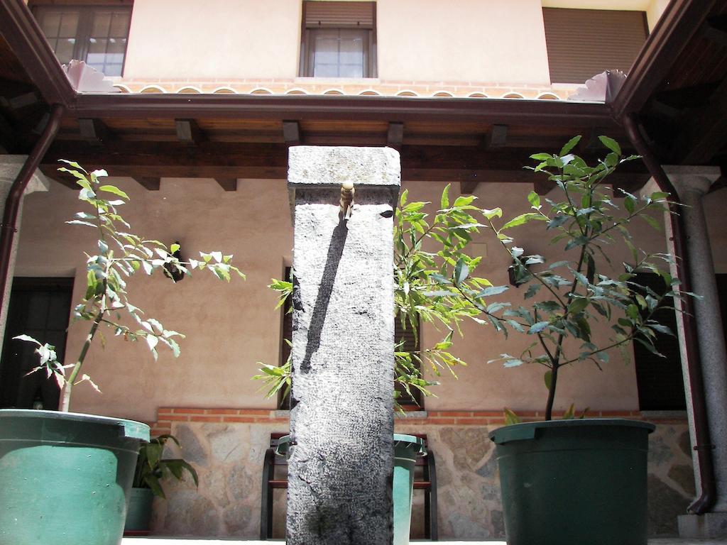 Los Laureles 2 Urda Esterno foto